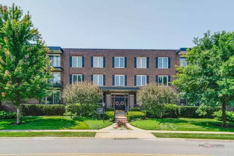 1350 N Western Ave #107, Lake Forest, IL 60045