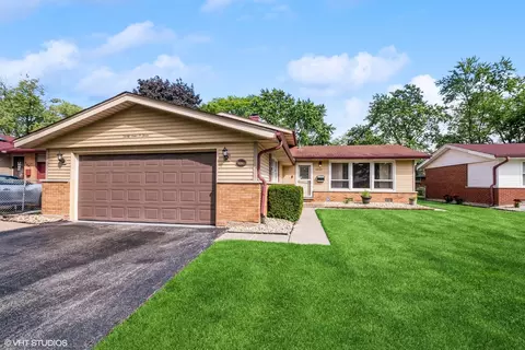 3403 Woodworth Pl, Hazel Crest, IL 60429