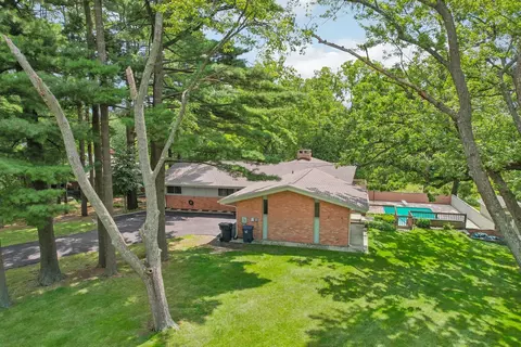 9867 W Paxton Dr, Beach Park, IL 60099