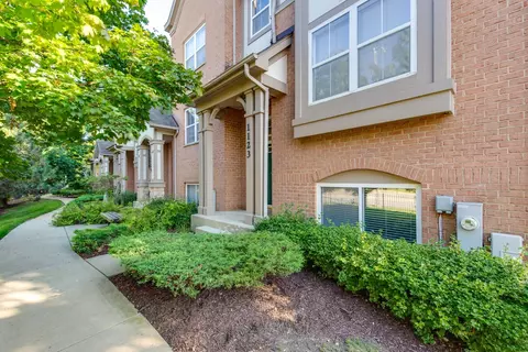 1123 N Claremont Dr, Palatine, IL 60074