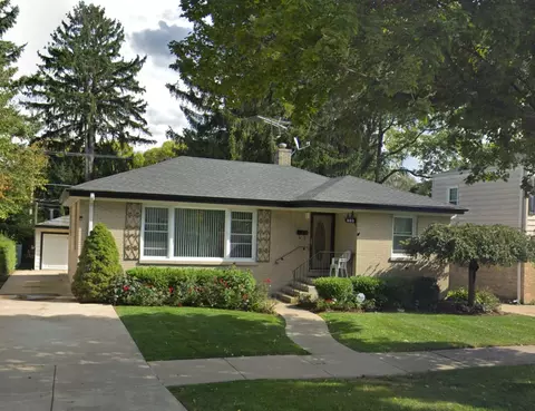 909 N Patton Ave, Arlington Heights, IL 60004