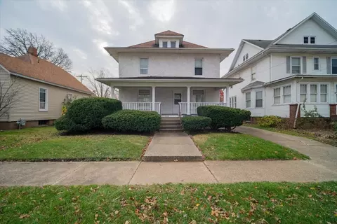 616 W Main St, Clinton, IL 61727
