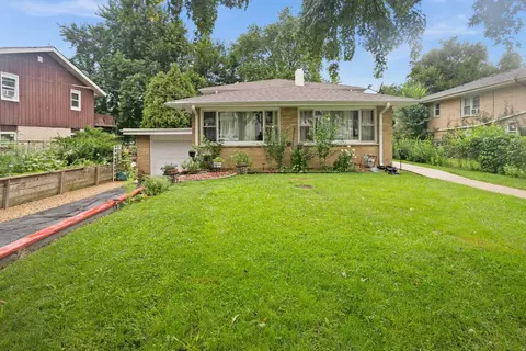 232 N Trask St, Aurora, IL 60505