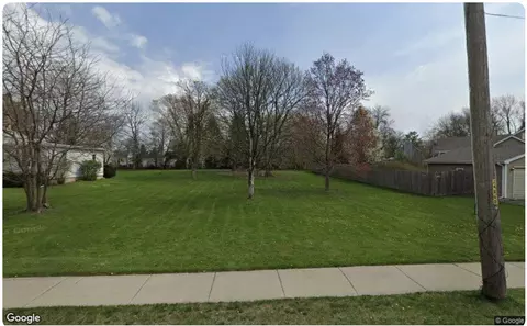 35 S Oplaine Rd, Gurnee, IL 60031