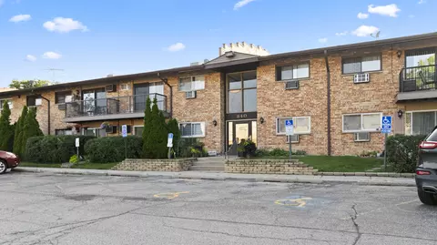 840 E Old Willow Rd #115, Prospect Heights, IL 60070