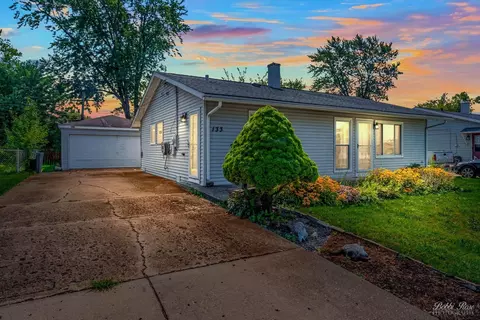 133 E Streamwood Blvd, Streamwood, IL 60107