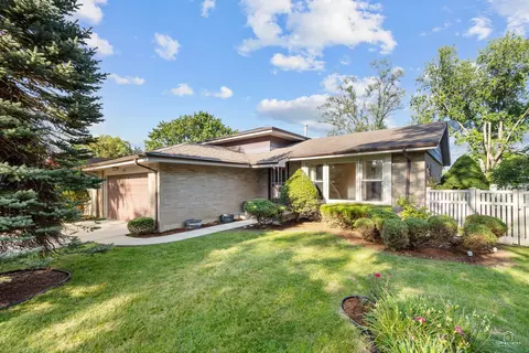 1803 N Mura Ln, Mount Prospect, IL 60056