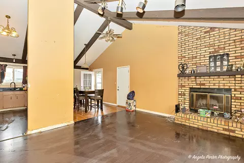 Living - 5102 Sandburg Dr, Mchenry, IL 60050 photo 3 of 4