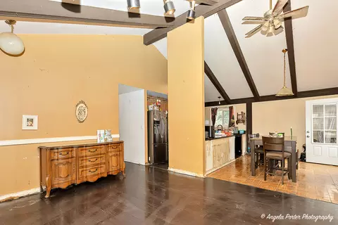 Entry Way - 5102 Sandburg Dr, Mchenry, IL 60050 photo 1 of 2
