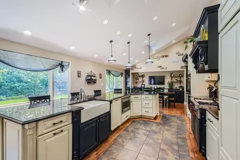 Kitchen - 415 S Lombard Rd, Itasca, IL 60143 photo 2 of 5