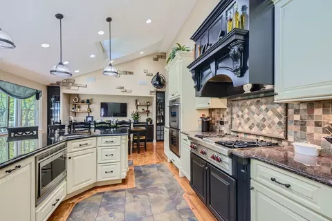 Kitchen - 415 S Lombard Rd, Itasca, IL 60143 photo 3 of 5