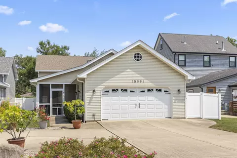 1 N591 Main St, Glen Ellyn, IL 60137