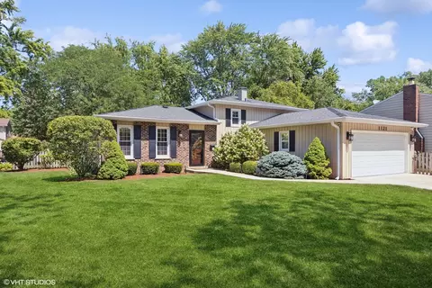 1121 Sussex Ln, Wheaton, IL 60189