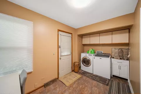 1240 Eagle Ct, Wheaton, IL 60189 photo 31