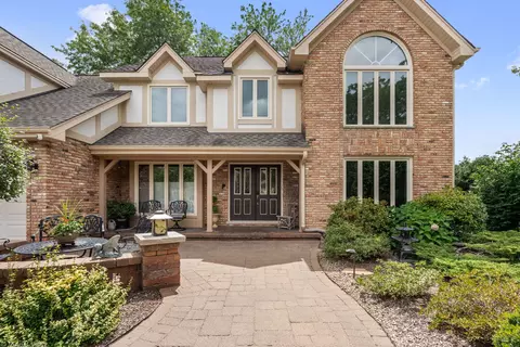 1240 Eagle Ct, Wheaton, IL 60189 photo 2