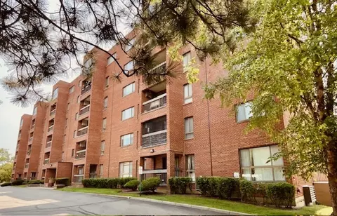 701 Forum Sq #101, Glenview, IL 60025