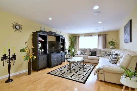 711 S River Rd #514, Des Plaines, IL 60016 photo 5