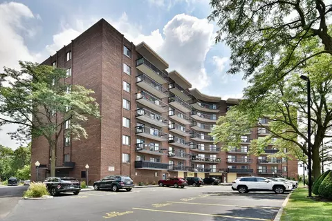 711 S River Rd #514, Des Plaines, IL 60016