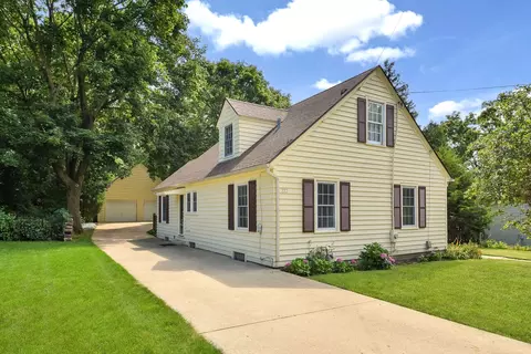 222 Oak St, Geneva, IL 60134