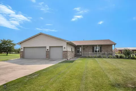 3195 School Dr, Morris, IL 60450