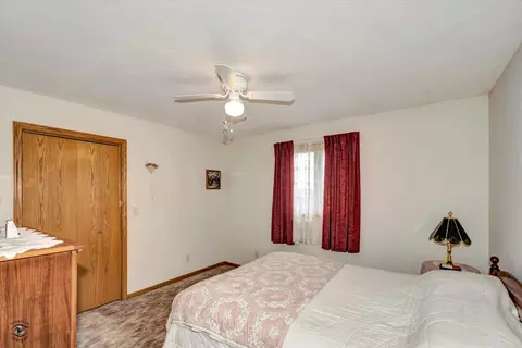 Bedroom - 3195 School Dr, Morris, IL 60450 photo 2 of 3