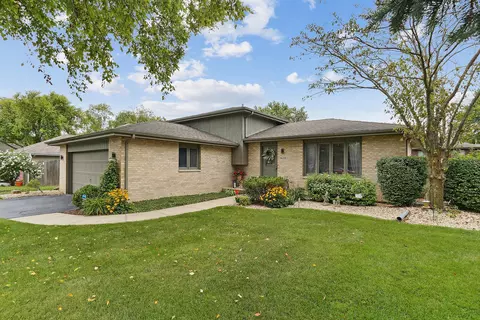 1479 Wayne Dr, Crete, IL 60417 photo 2