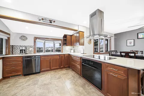 Kitchen - 807 Maple Ln, Peotone, IL 60468 photo 5 of 6