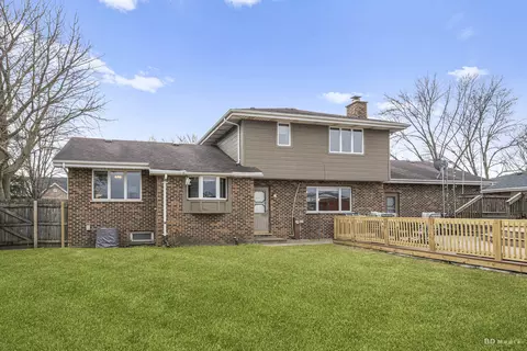 Exterior - 807 Maple Ln, Peotone, IL 60468 photo 4 of 7