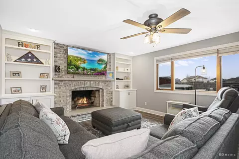 Living - 807 Maple Ln, Peotone, IL 60468 photo 1 of 5