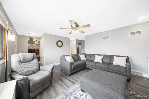 Living - 807 Maple Ln, Peotone, IL 60468 photo 2 of 5