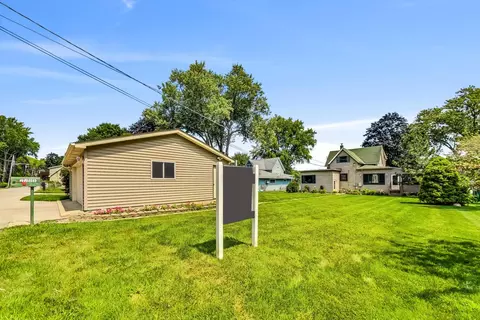 2208 Orchard Beach Rd, Mchenry, IL 60050 photo 2