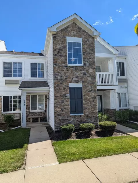 627 Silverstone Dr #627, Carpentersville, IL 60110