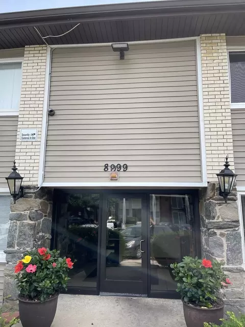 8999 Kennedy Dr #108H, Des Plaines, IL 60016