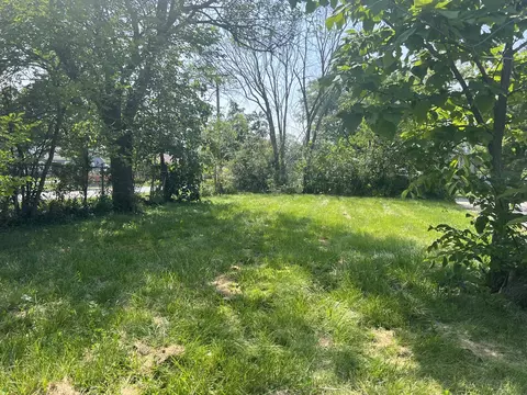 201 N Biermann Ave, Villa Park, IL 60181