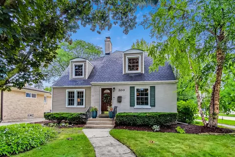 200 S Wa Pella Ave, Mount Prospect, IL 60056
