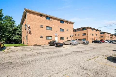 Exterior - 8029 Beloit Ave #2B, Bridgeview, IL 60455 photo 2 of 4