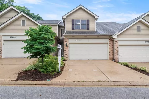 27 W232 Ash Ct, Winfield, IL 60190