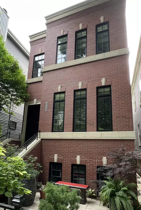 2655 N Magnolia Ave, Chicago, IL 60614