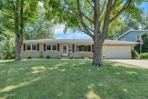 195 Pauline Dr, Elgin, IL 60123