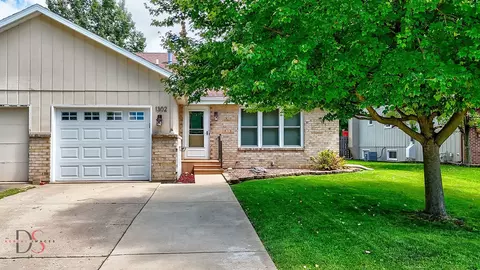 1302 Briarcrest Dr, Ottawa, IL 61350