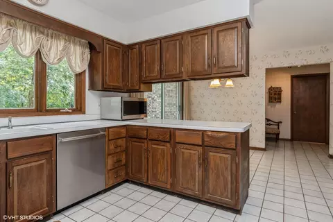 16 W479 Timberlake Dr, Willowbrook, IL 60527 photo 5