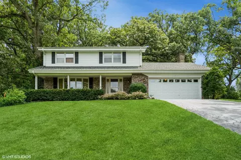 16 W479 Timberlake Dr, Willowbrook, IL 60527