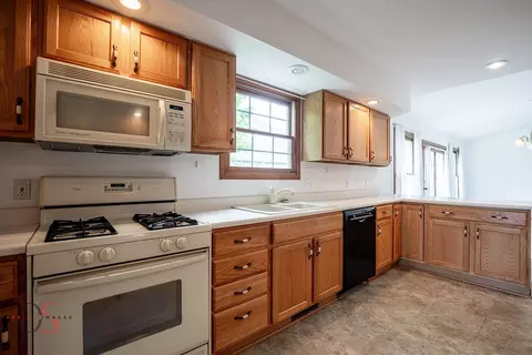 Kitchen - 844 Adrienne Ave, Ottawa, IL 61350 photo 2 of 3