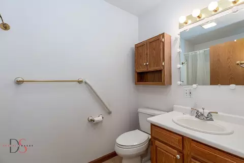 Bath - 844 Adrienne Ave, Ottawa, IL 61350 photo 2 of 3