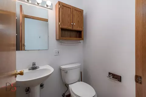 Bath - 844 Adrienne Ave, Ottawa, IL 61350 photo 3 of 3