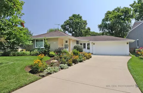 516 Riverside Dr, Libertyville, IL 60048