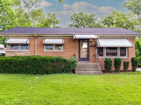 247 N Greenview Ave, Mundelein, IL 60060