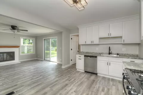 871 Prairie Ave, Bartlett, IL 60103 photo 4