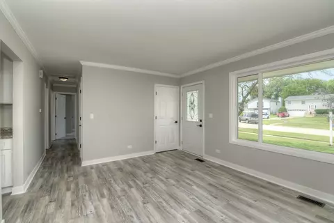 871 Prairie Ave, Bartlett, IL 60103 photo 3