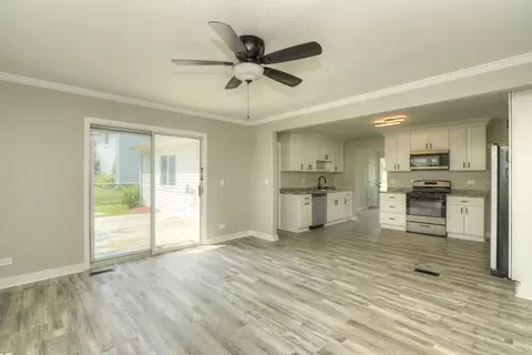 871 Prairie Ave, Bartlett, IL 60103 photo 5